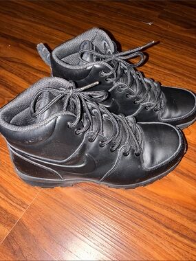 Nike Men’s Black High-Top Lace-Up Boots